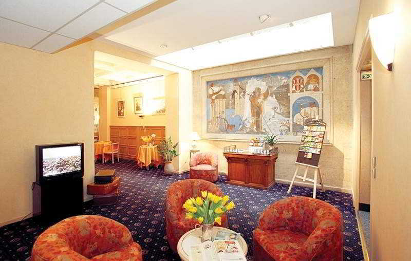 Le Bristol Hotel